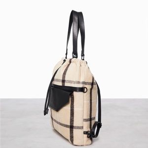 Beis Messenger Tote in Plaid